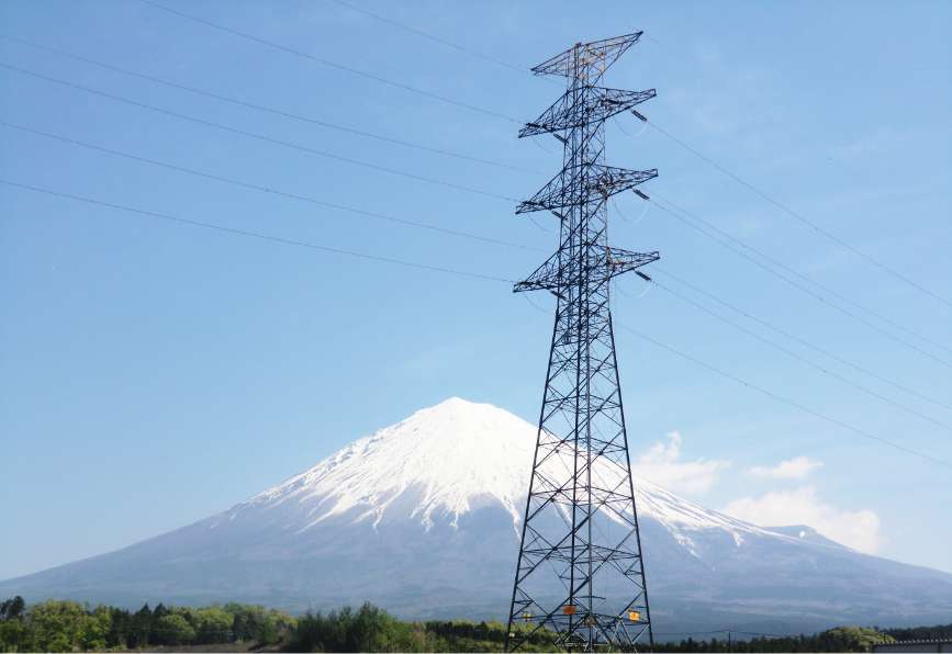 鉄塔で作業する様子