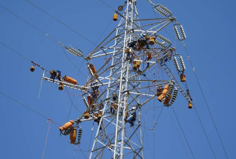 架線工事の様子